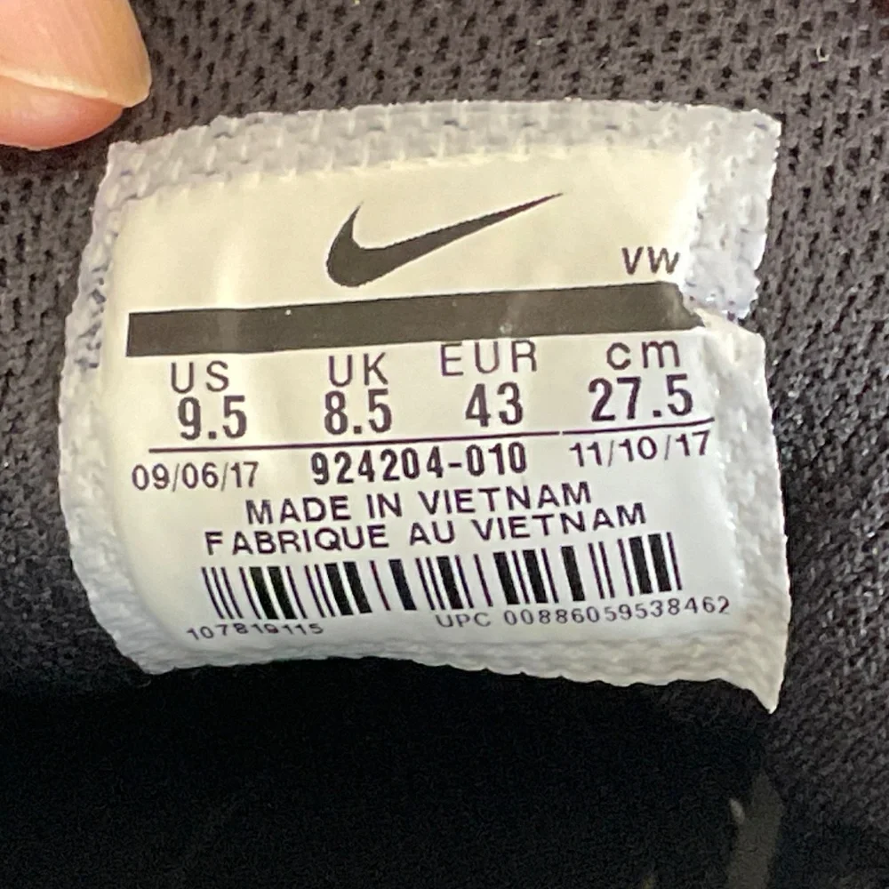 Nike Black and White Athletic Shoes - Picture 6 of 9